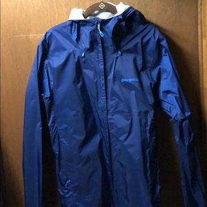 Men’s Patagonia rain jacket medium